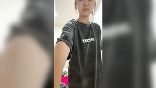 Girl-next-door internet friend shares self-taken nude video / 爆可愛鄰家女網友投稿自拍全裸視頻 14