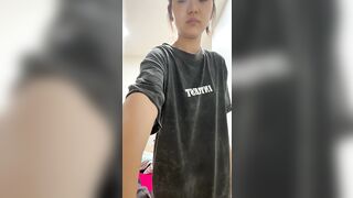 Girl-next-door internet friend shares self-taken nude video / 爆可愛鄰家女網友投稿自拍全裸視頻 14