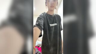 Girl-next-door internet friend shares self-taken nude video / 爆可愛鄰家女網友投稿自拍全裸視頻 14