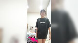 Girl-next-door internet friend shares self-taken nude video / 爆可愛鄰家女網友投稿自拍全裸視頻 14