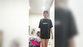 Girl-next-door internet friend shares self-taken nude video / 爆可愛鄰家女網友投稿自拍全裸視頻 14