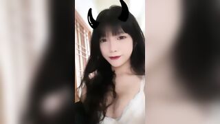 busty beauty, obsessed with selfies / 火辣爆乳美少女，沉迷自拍挑逗鏡頭，性感曲線讓人慾火焚身 6