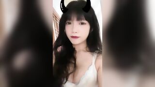 busty beauty, obsessed with selfies / 火辣爆乳美少女，沉迷自拍挑逗鏡頭，性感曲線讓人慾火焚身 6