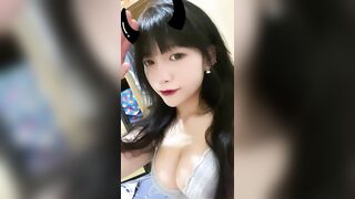 busty beauty, obsessed with selfies / 火辣爆乳美少女，沉迷自拍挑逗鏡頭，性感曲線讓人慾火焚身 13