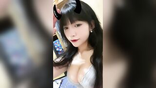 busty beauty, obsessed with selfies / 火辣爆乳美少女，沉迷自拍挑逗鏡頭，性感曲線讓人慾火焚身 13