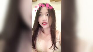 Curvy coed’s selfies and steamy sex clips / 火辣豪乳學妹，自拍與激情性愛影片意外流出 2