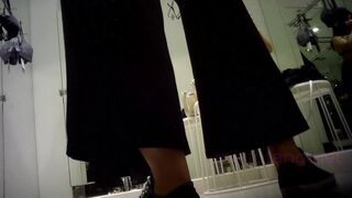 Sultry Babe’s Private Dressing Room Stolen on Camera / 辣妹衣店試衣間私密鏡頭 誘惑瞬間被捕捉 2