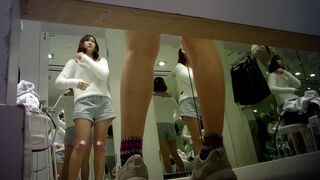 Sultry Babe’s Private Dressing Room Stolen on Camera / 辣妹衣店試衣間私密鏡頭 誘惑瞬間被捕捉 3