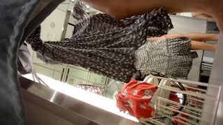 Sizzling Girl’s Naughty Dressing Room Peek / 換衣間內正妹春光乍洩 偷拍畫面超誘惑 1