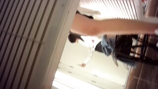 Sizzling Girl’s Naughty Dressing Room Peek / 換衣間內正妹春光乍洩 偷拍畫面超誘惑 3