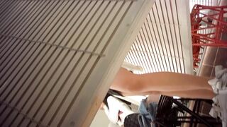 Sizzling Girl’s Naughty Dressing Room Peek / 換衣間內正妹春光乍洩 偷拍畫面超誘惑 3