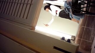 Sizzling Girl’s Naughty Dressing Room Peek / 換衣間內正妹春光乍洩 偷拍畫面超誘惑 3