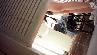 Sizzling Girl’s Naughty Dressing Room Peek / 換衣間內正妹春光乍洩 偷拍畫面超誘惑 3