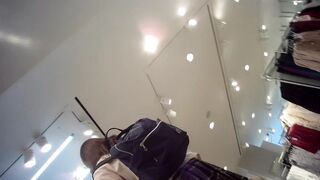 Sizzling Girl’s Naughty Dressing Room Peek / 換衣間內正妹春光乍洩 偷拍畫面超誘惑 5