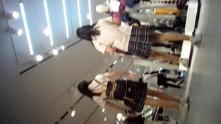 Sizzling Girl’s Naughty Dressing Room Peek / 換衣間內正妹春光乍洩 偷拍畫面超誘惑 5