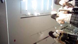 Sizzling Girl’s Naughty Dressing Room Peek / 換衣間內正妹春光乍洩 偷拍畫面超誘惑 5