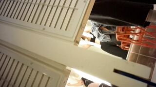 Sizzling Girl’s Naughty Dressing Room Peek / 換衣間內正妹春光乍洩 偷拍畫面超誘惑 7