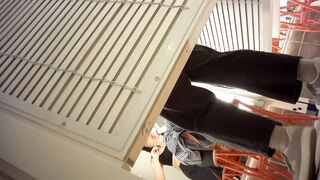 Sizzling Girl’s Naughty Dressing Room Peek / 換衣間內正妹春光乍洩 偷拍畫面超誘惑 7