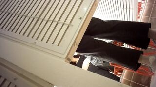 Sizzling Girl’s Naughty Dressing Room Peek / 換衣間內正妹春光乍洩 偷拍畫面超誘惑 7
