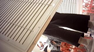 Sizzling Girl’s Naughty Dressing Room Peek / 換衣間內正妹春光乍洩 偷拍畫面超誘惑 7