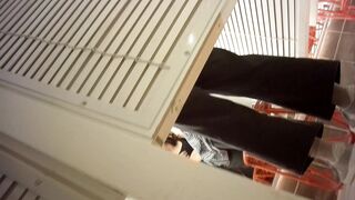 Sizzling Girl’s Naughty Dressing Room Peek / 換衣間內正妹春光乍洩 偷拍畫面超誘惑 7