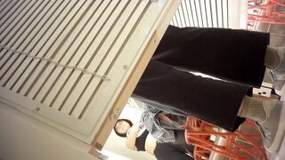 Sizzling Girl’s Naughty Dressing Room Peek / 換衣間內正妹春光乍洩 偷拍畫面超誘惑 7