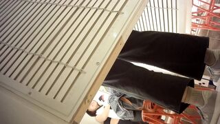 Sizzling Girl’s Naughty Dressing Room Peek / 換衣間內正妹春光乍洩 偷拍畫面超誘惑 7