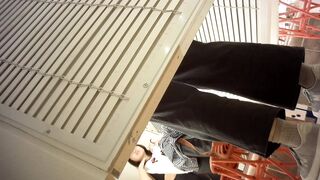 Sizzling Girl’s Naughty Dressing Room Peek / 換衣間內正妹春光乍洩 偷拍畫面超誘惑 7