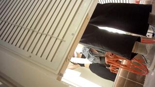 Sizzling Girl’s Naughty Dressing Room Peek / 換衣間內正妹春光乍洩 偷拍畫面超誘惑 7