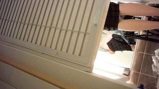 Sizzling Girl’s Naughty Dressing Room Peek / 換衣間內正妹春光乍洩 偷拍畫面超誘惑 8