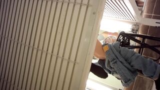 Sizzling Girl’s Naughty Dressing Room Peek / 換衣間內正妹春光乍洩 偷拍畫面超誘惑 8