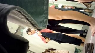 Sizzling Girl’s Naughty Dressing Room Peek / 換衣間內正妹春光乍洩 偷拍畫面超誘惑 10