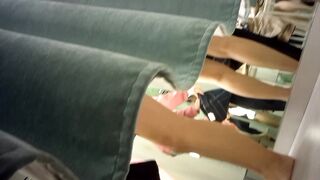 Sizzling Girl’s Naughty Dressing Room Peek / 換衣間內正妹春光乍洩 偷拍畫面超誘惑 10