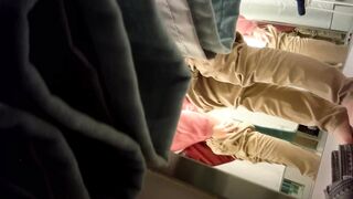 Sizzling Girl’s Naughty Dressing Room Peek / 換衣間內正妹春光乍洩 偷拍畫面超誘惑 10