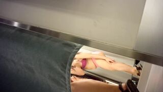 Sizzling Girl’s Naughty Dressing Room Peek / 換衣間內正妹春光乍洩 偷拍畫面超誘惑 11