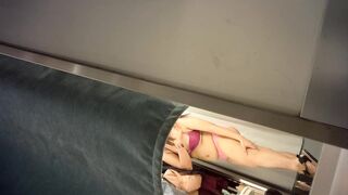 Sizzling Girl’s Naughty Dressing Room Peek / 換衣間內正妹春光乍洩 偷拍畫面超誘惑 11