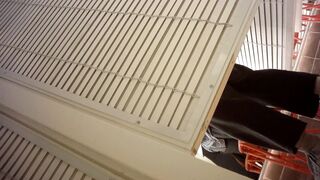 Sizzling Girl’s Naughty Dressing Room Peek / 換衣間內正妹春光乍洩 偷拍畫面超誘惑 12