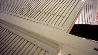 Sizzling Girl’s Naughty Dressing Room Peek / 換衣間內正妹春光乍洩 偷拍畫面超誘惑 12