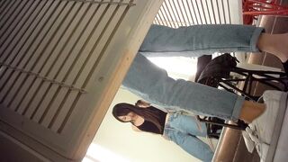 Sizzling Girl’s Naughty Dressing Room Peek / 換衣間內正妹春光乍洩 偷拍畫面超誘惑 15