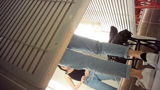 Sizzling Girl’s Naughty Dressing Room Peek / 換衣間內正妹春光乍洩 偷拍畫面超誘惑 15