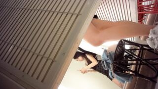 Sizzling Girl’s Naughty Dressing Room Peek / 換衣間內正妹春光乍洩 偷拍畫面超誘惑 16