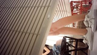 Sizzling Girl’s Naughty Dressing Room Peek / 換衣間內正妹春光乍洩 偷拍畫面超誘惑 16