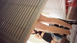 Sizzling Girl’s Naughty Dressing Room Peek / 換衣間內正妹春光乍洩 偷拍畫面超誘惑 16