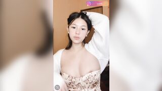 Petite Influencer Private Stream Stripping & Tit Play for Fans / IG小網美私播賺外快 脫衣揉奶誘惑粉絲 5