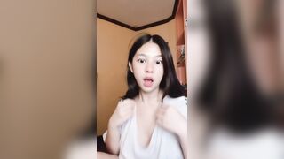 Petite Influencer Private Stream Stripping & Tit Play for Fans / IG小網美私播賺外快 脫衣揉奶誘惑粉絲 8