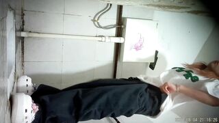 Real Toilet Voyeur: Cute Girls Peeing with Face Visible HD Leak 4