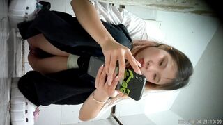 Real Toilet Voyeur: Cute Girls Peeing with Face Visible HD Leak 4