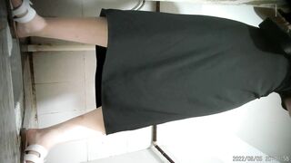 Real Toilet Voyeur: Cute Girls Peeing with Face Visible HD Leak 11