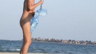 Naturist Babe Nude on Public Beach revealing cunt and tits Voyeurism 1132