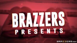 Nicolette Shea OnlyFans Leaks Savannah Bond threesome sex poolside